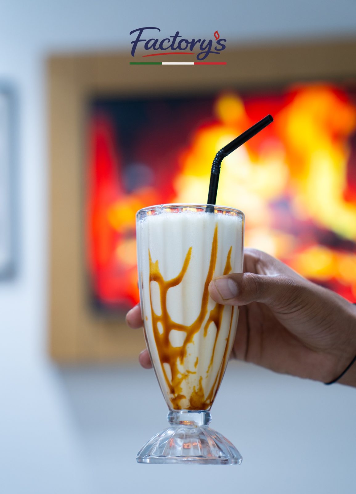 Milkshake crémeux nappé de caramel dans une ambiance chaleureuse